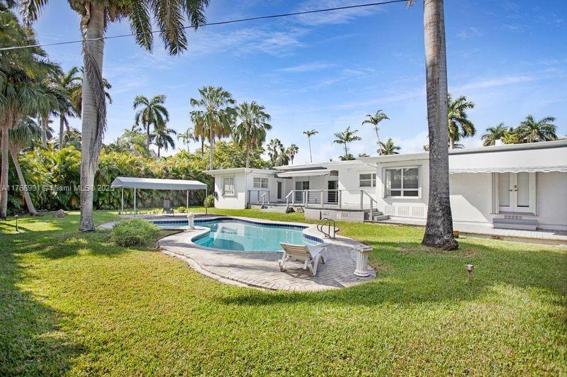 HOLLYWOOD LAKES SECTION - Residential