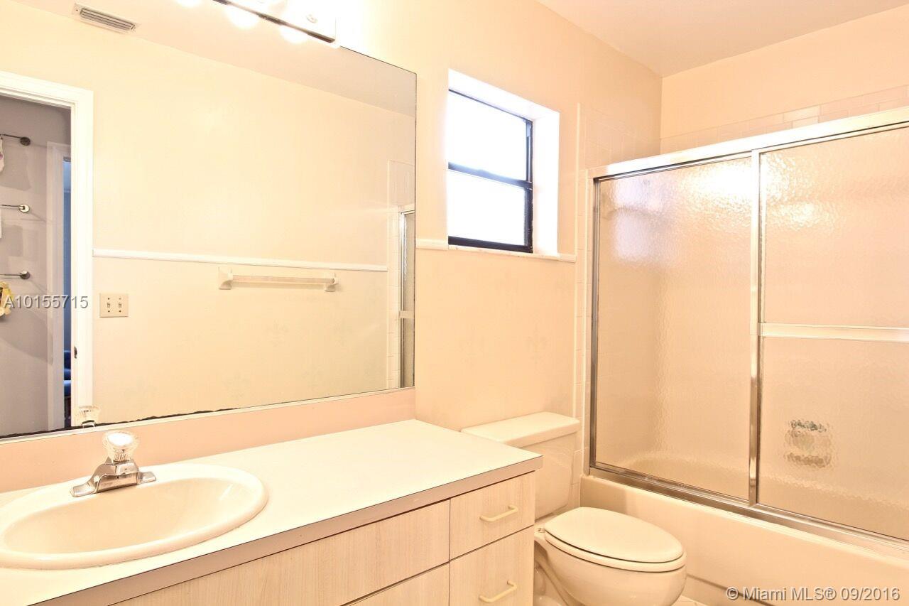 Royal Palm Village 131-35 - Residential