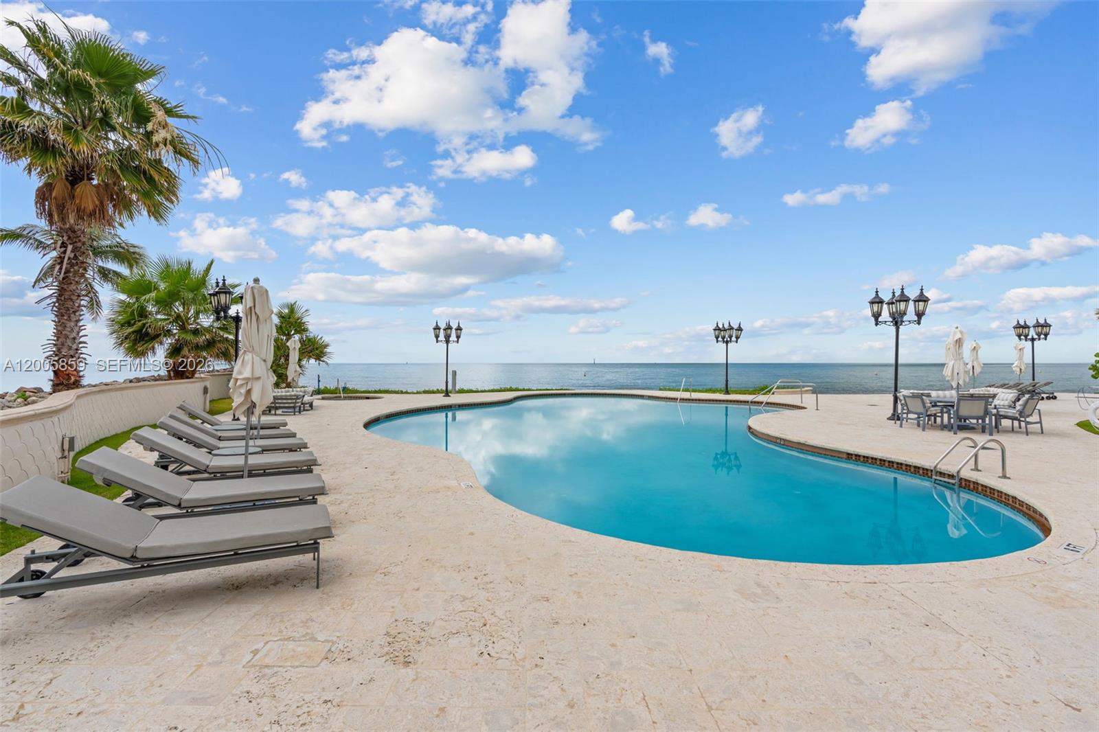 OCEANSIDE @ FISHER ISL CO - Residential