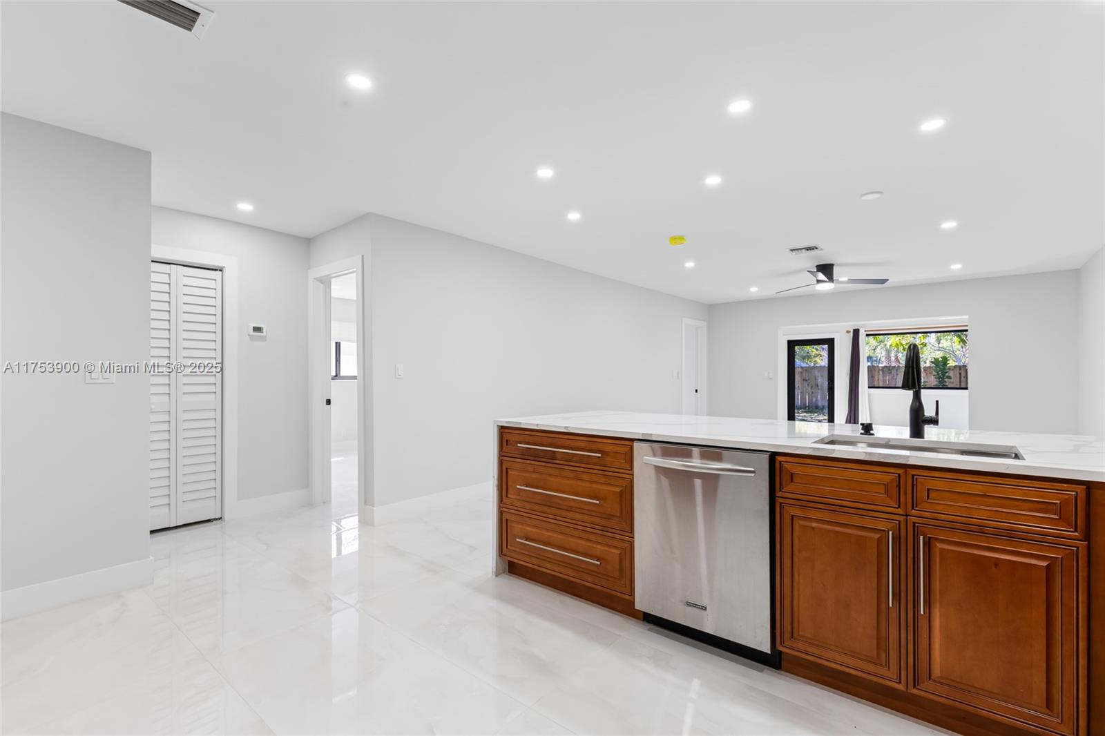 FOREST HILLS SOUTH - Residential