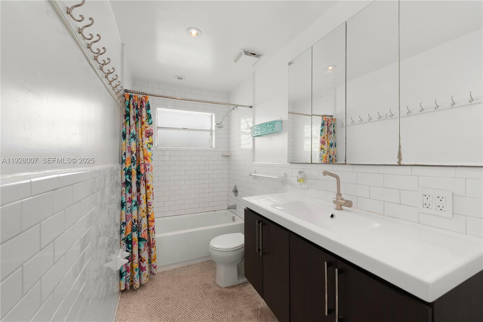 MICHIGAN TERRACE CONDO - Residential Lease