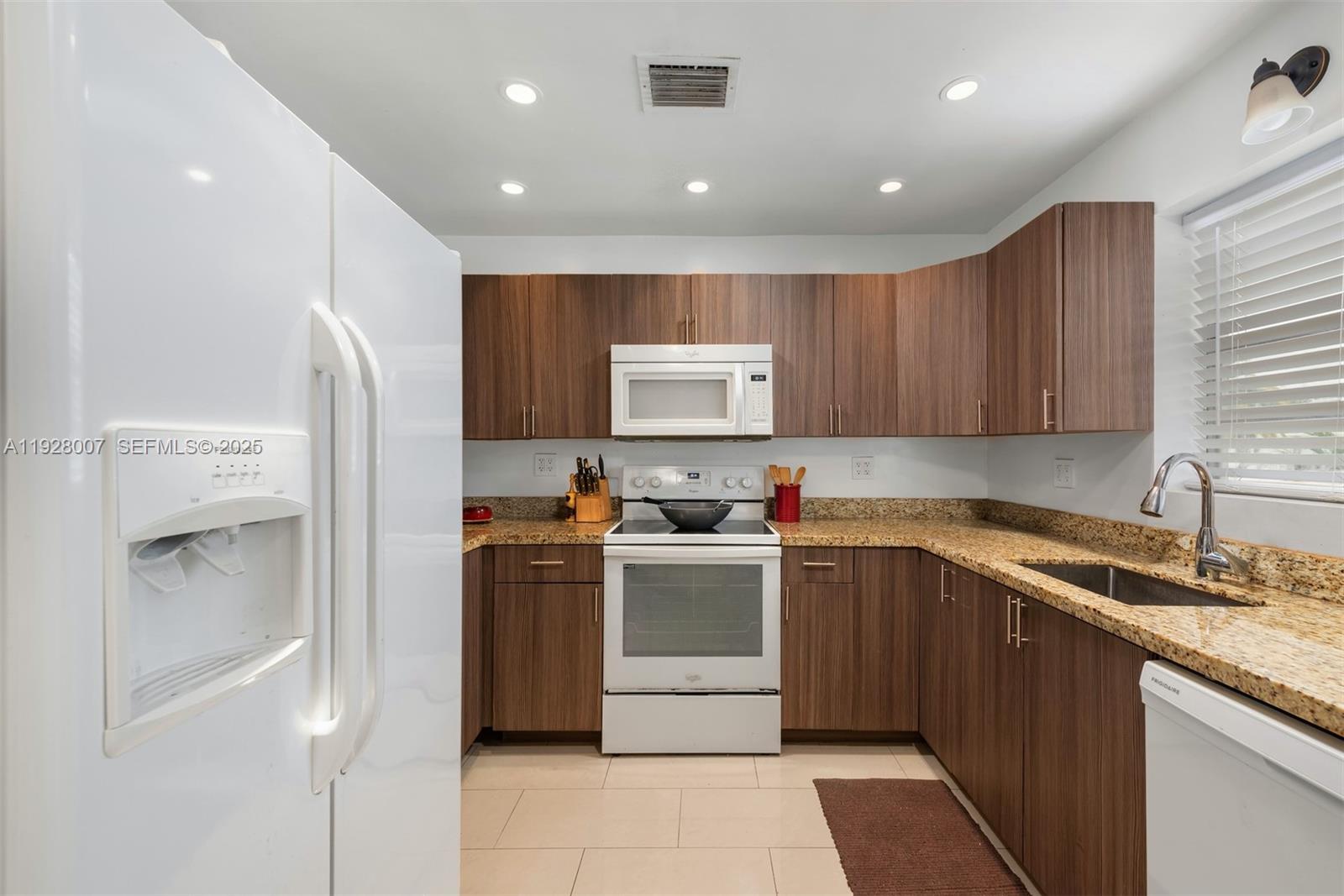 MICHIGAN TERRACE CONDO - Residential Lease