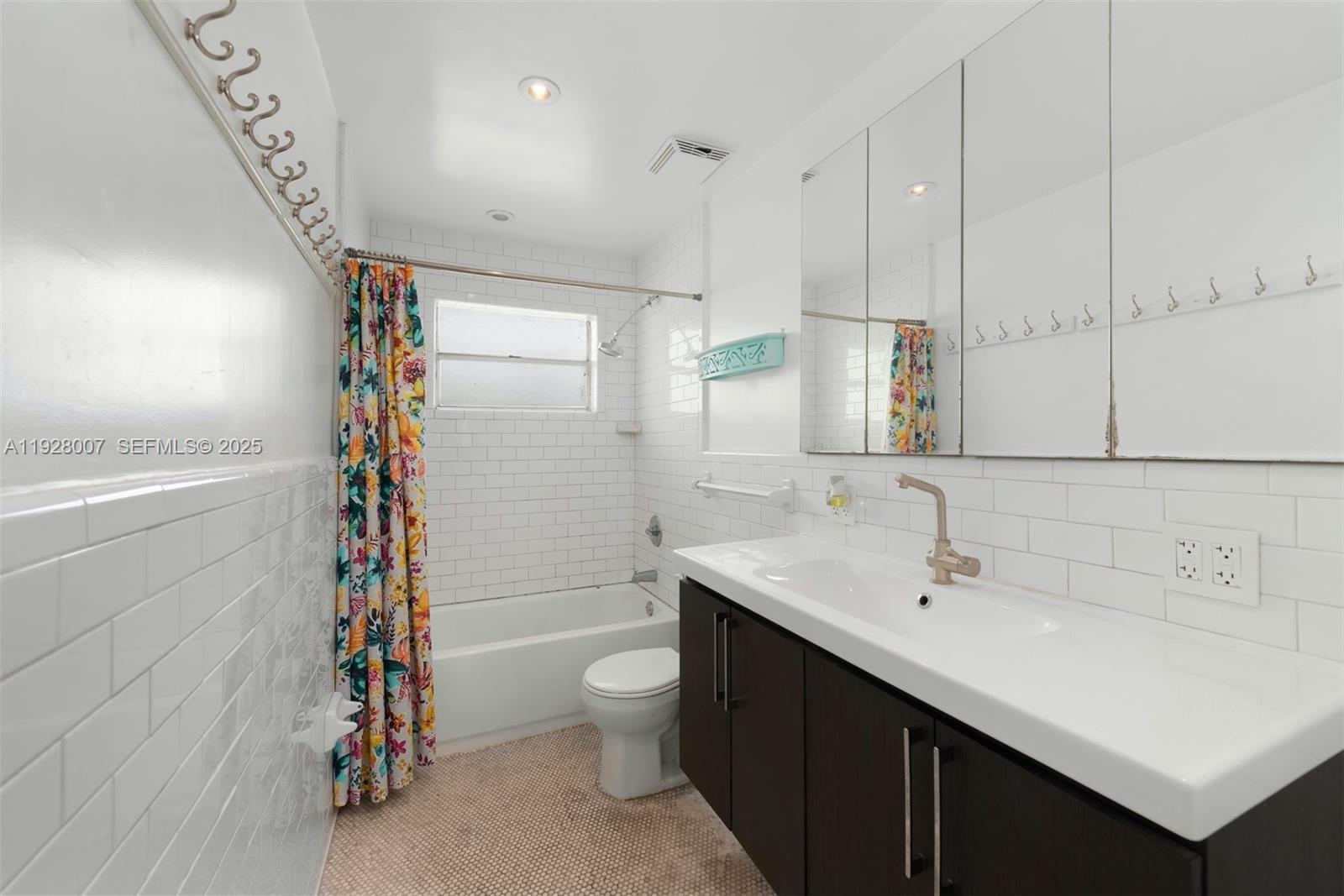 MICHIGAN TERRACE CONDO - Residential Lease