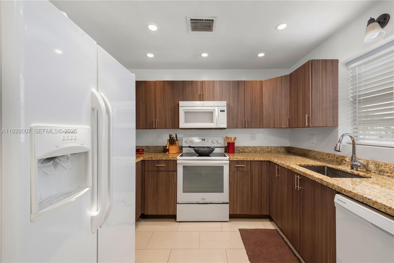 MICHIGAN TERRACE CONDO - Residential Lease