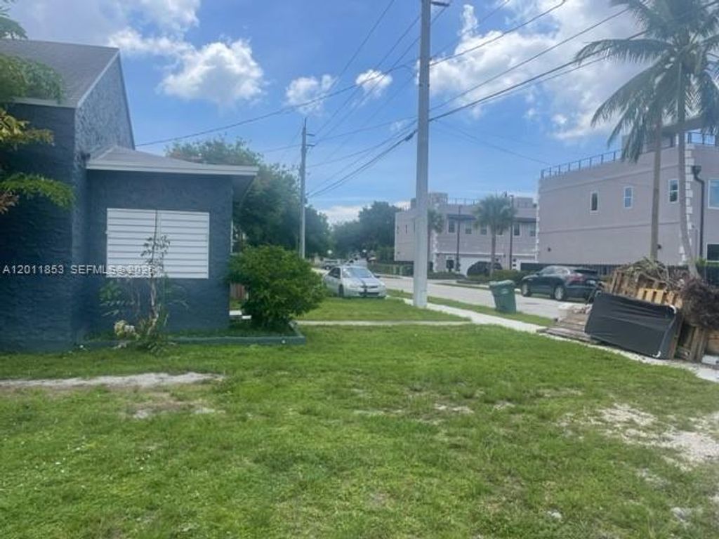 Photo of 1041 NE 35th St, Oakland Park, FL 33334 (MLS # A12011853)