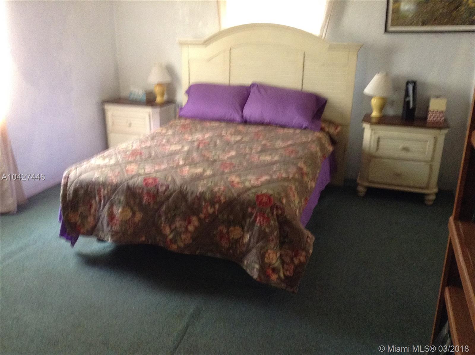 HOLLYWOOD LITTLE RANCHES - Residential