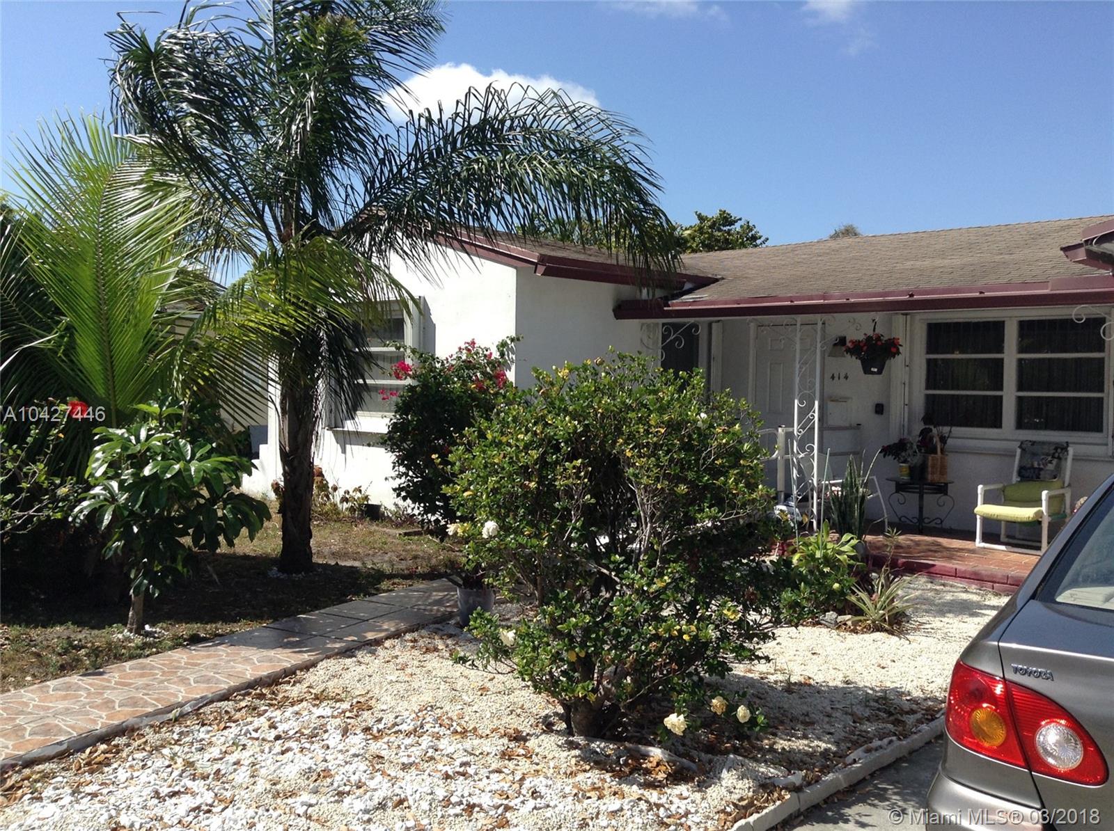 HOLLYWOOD LITTLE RANCHES - Residential