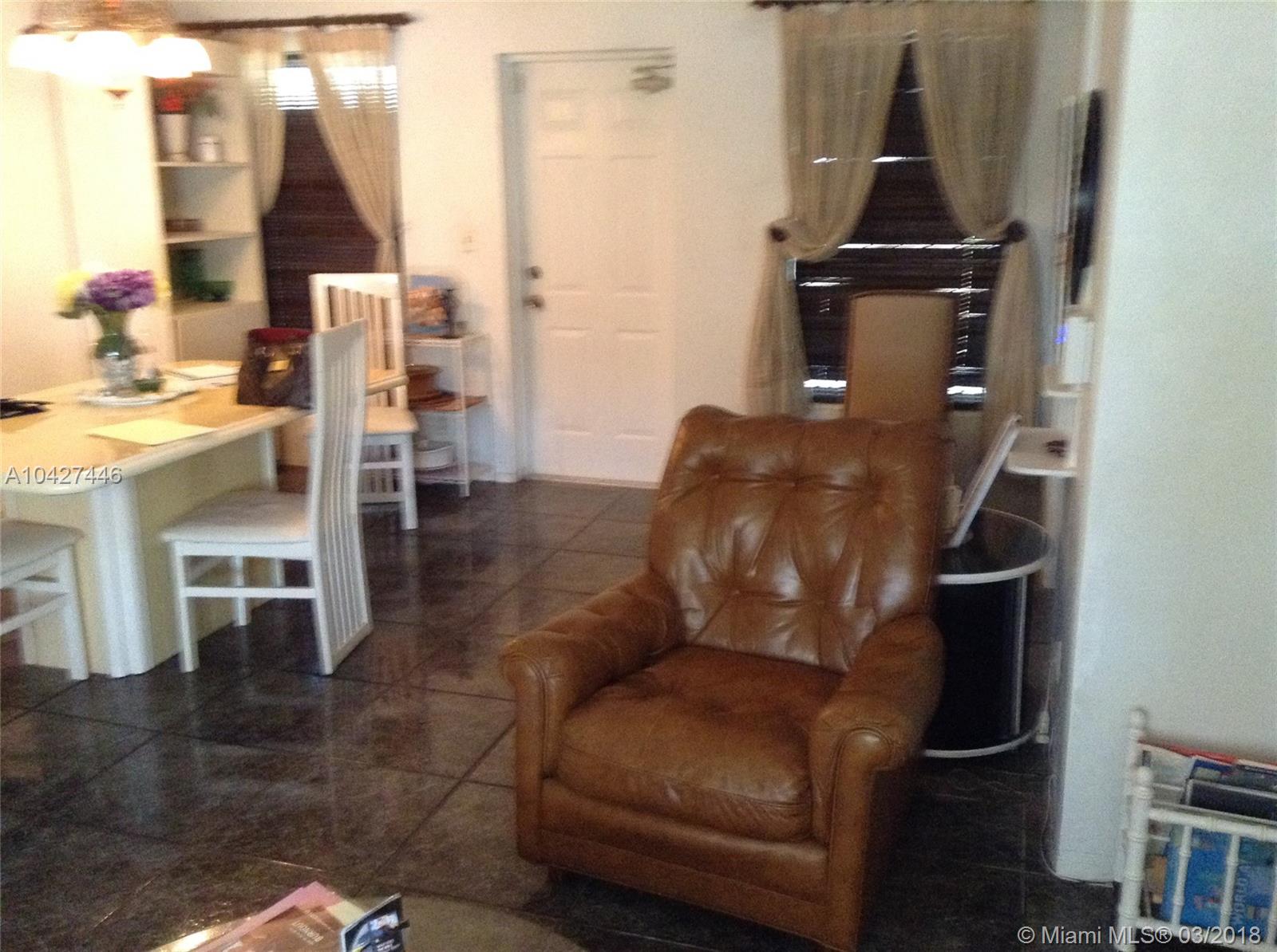 HOLLYWOOD LITTLE RANCHES - Residential