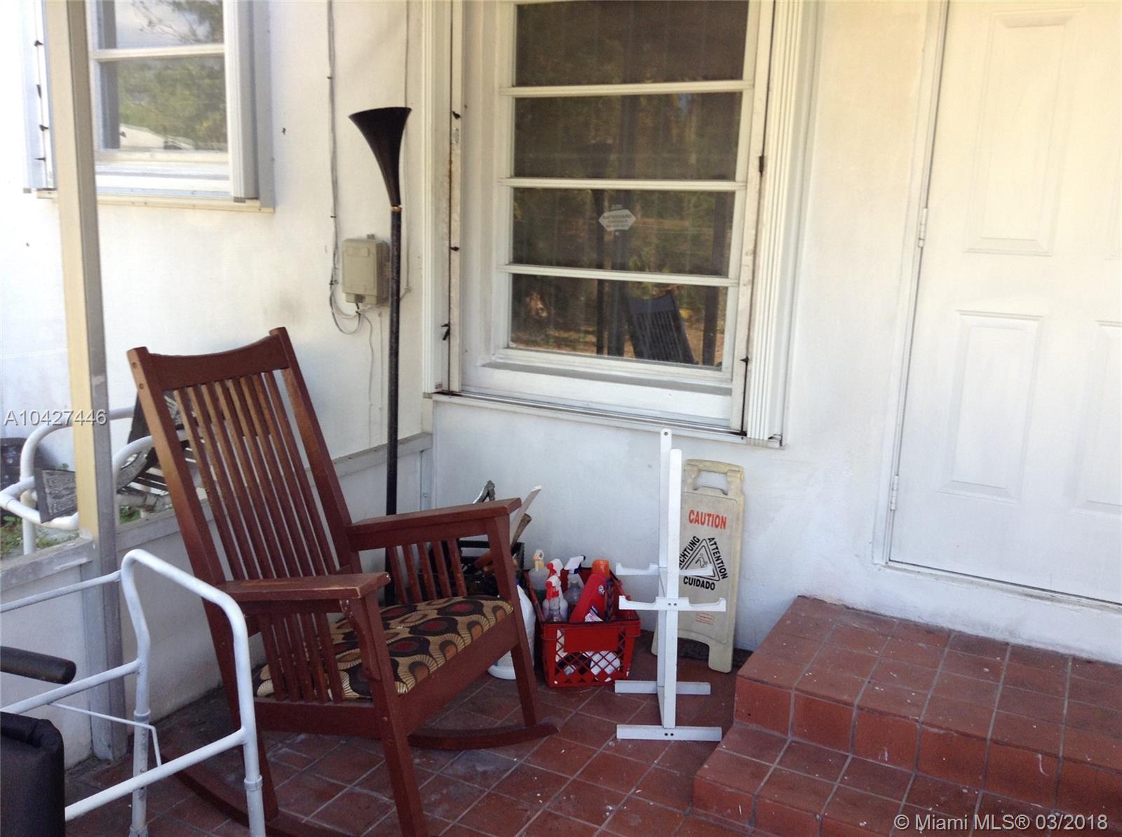 HOLLYWOOD LITTLE RANCHES - Residential