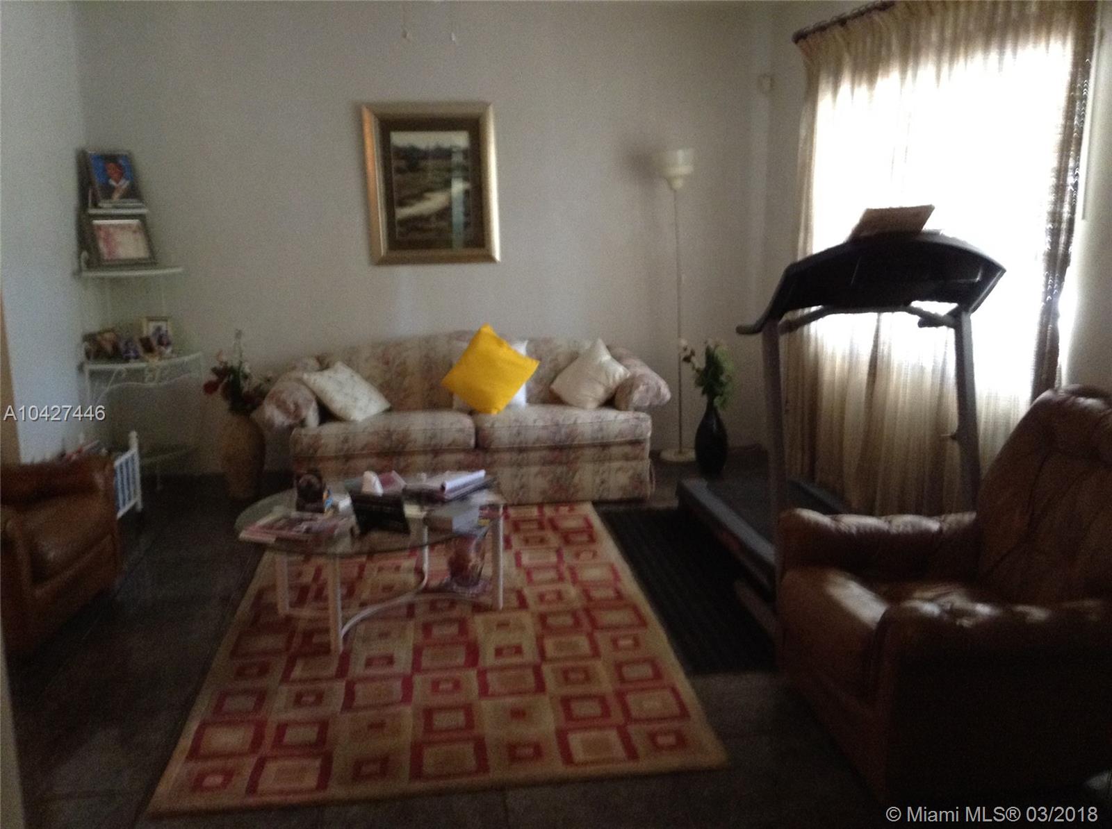 HOLLYWOOD LITTLE RANCHES - Residential