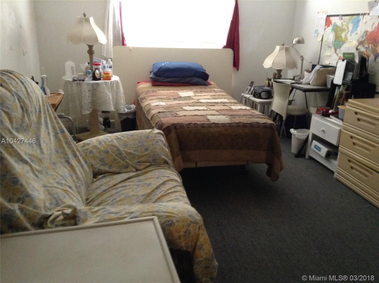 HOLLYWOOD LITTLE RANCHES - Residential