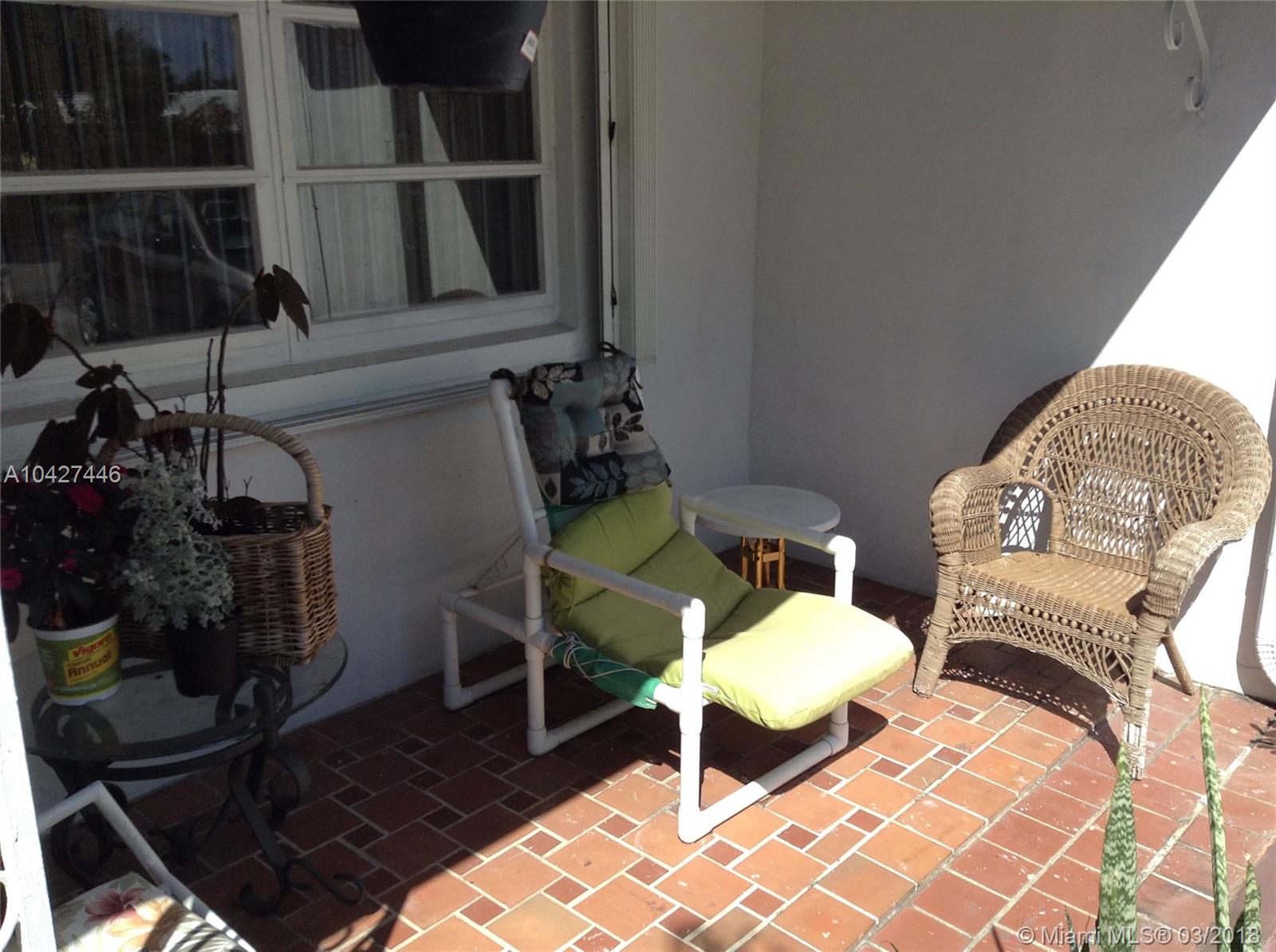 HOLLYWOOD LITTLE RANCHES - Residential