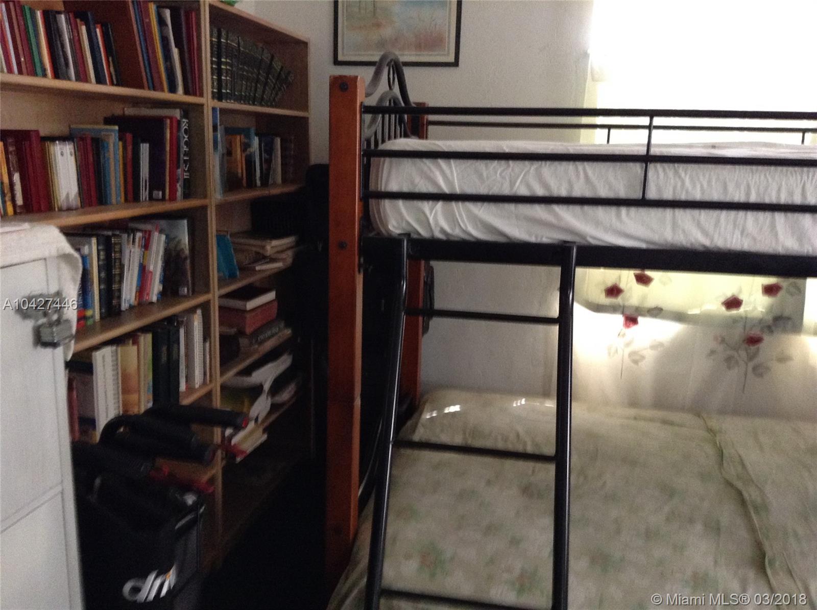 HOLLYWOOD LITTLE RANCHES - Residential