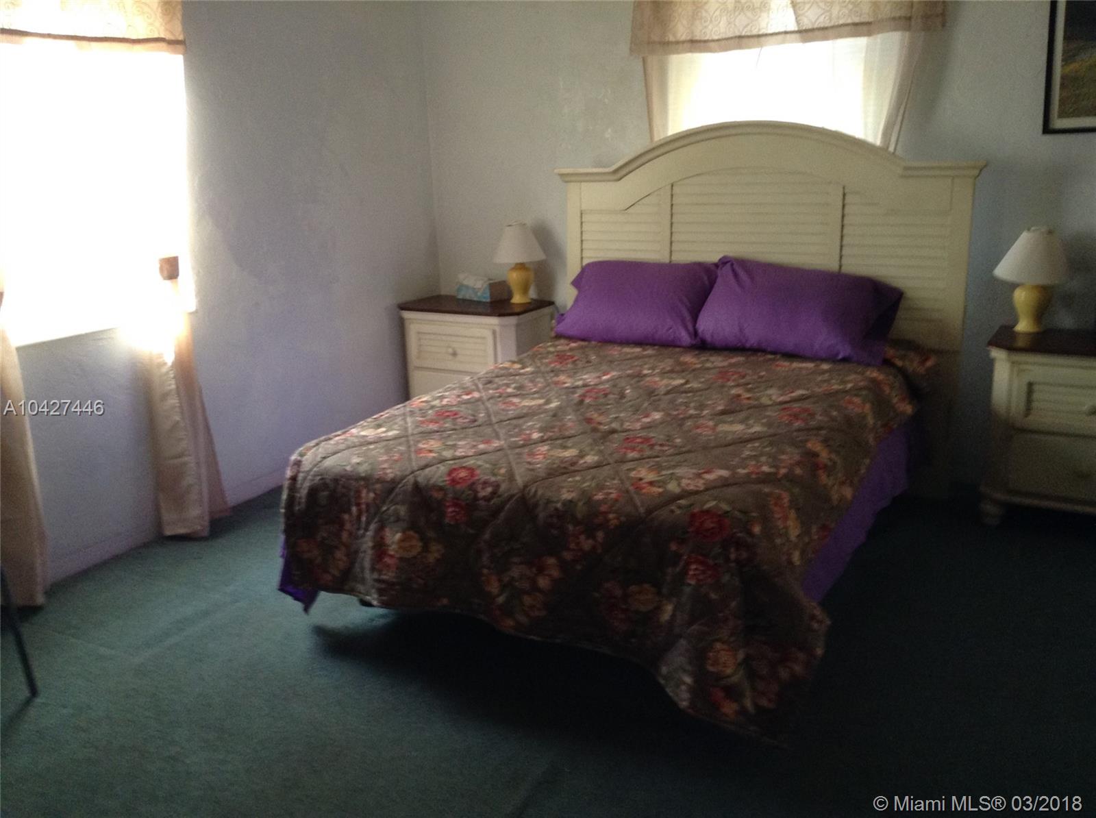 HOLLYWOOD LITTLE RANCHES - Residential