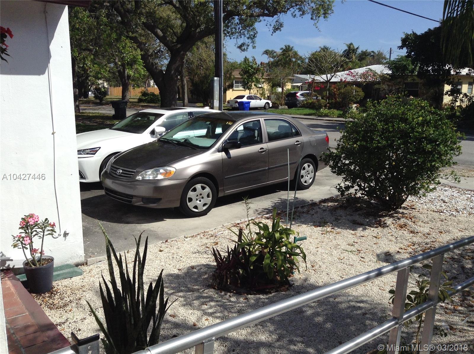 HOLLYWOOD LITTLE RANCHES - Residential