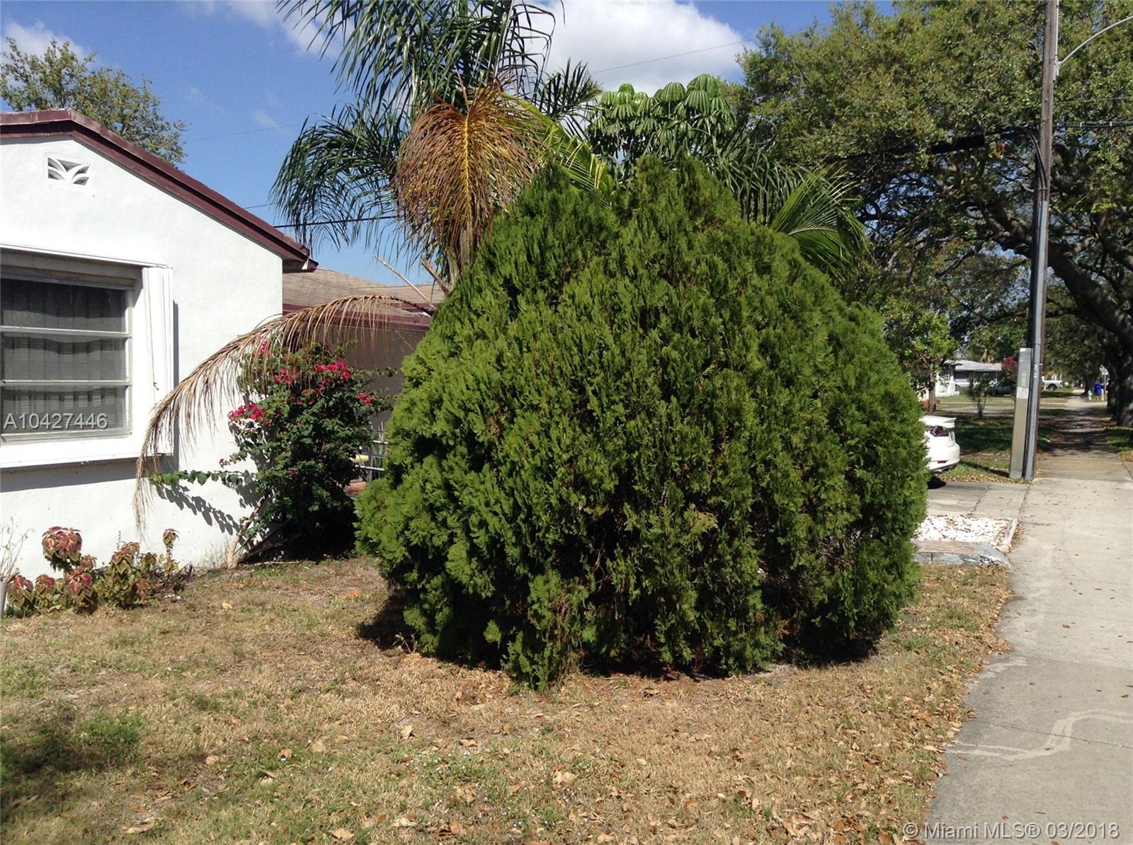 HOLLYWOOD LITTLE RANCHES - Residential