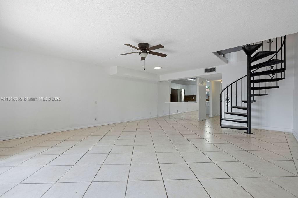 BRENTWOOD TOWNHOUSE 3 CON - Residential