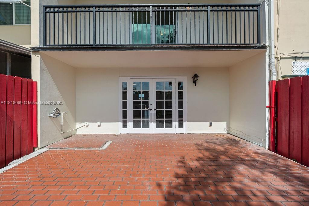 BRENTWOOD TOWNHOUSE 3 CON - Residential