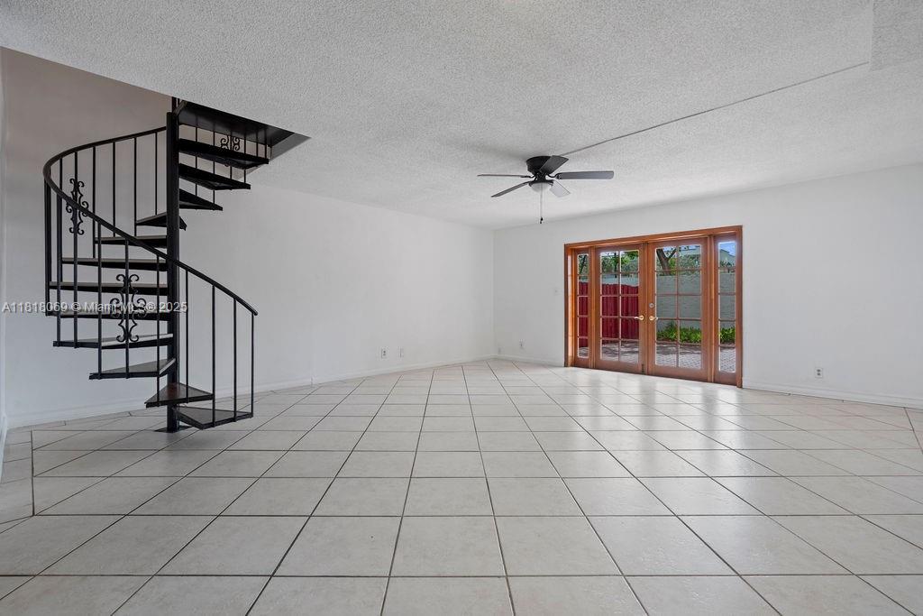BRENTWOOD TOWNHOUSE 3 CON - Residential