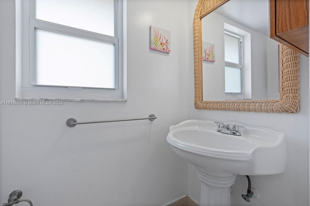 BRENTWOOD TOWNHOUSE 3 CON - Residential