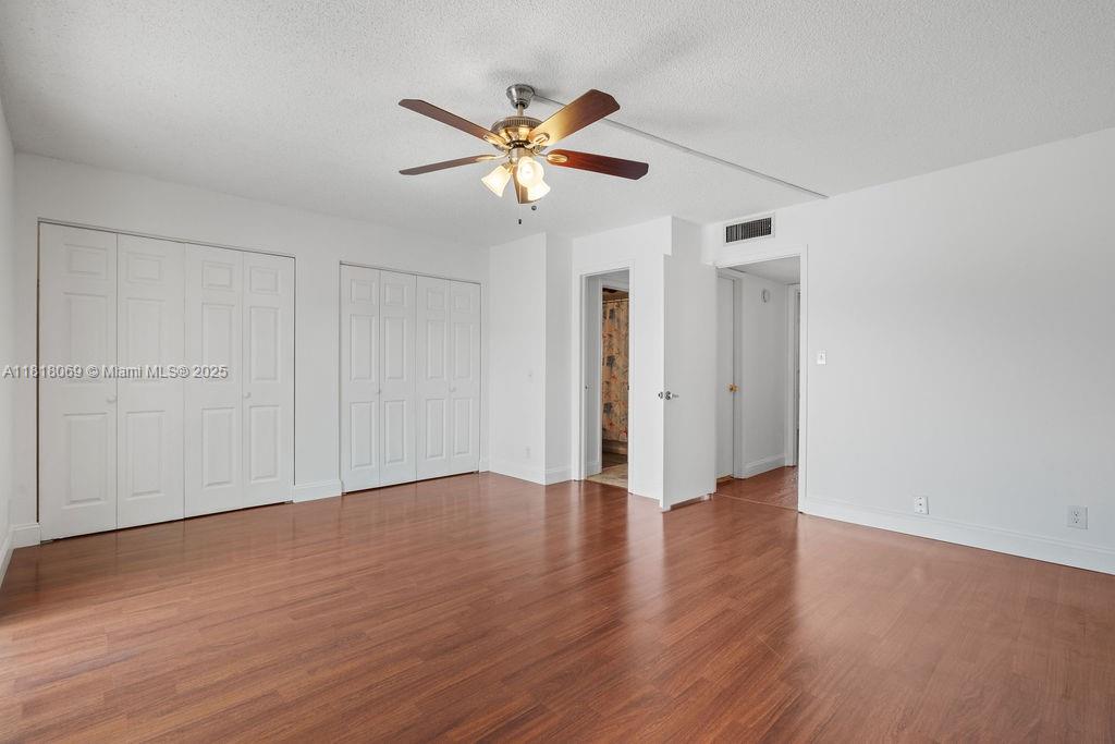 BRENTWOOD TOWNHOUSE 3 CON - Residential