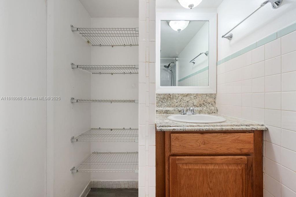BRENTWOOD TOWNHOUSE 3 CON - Residential