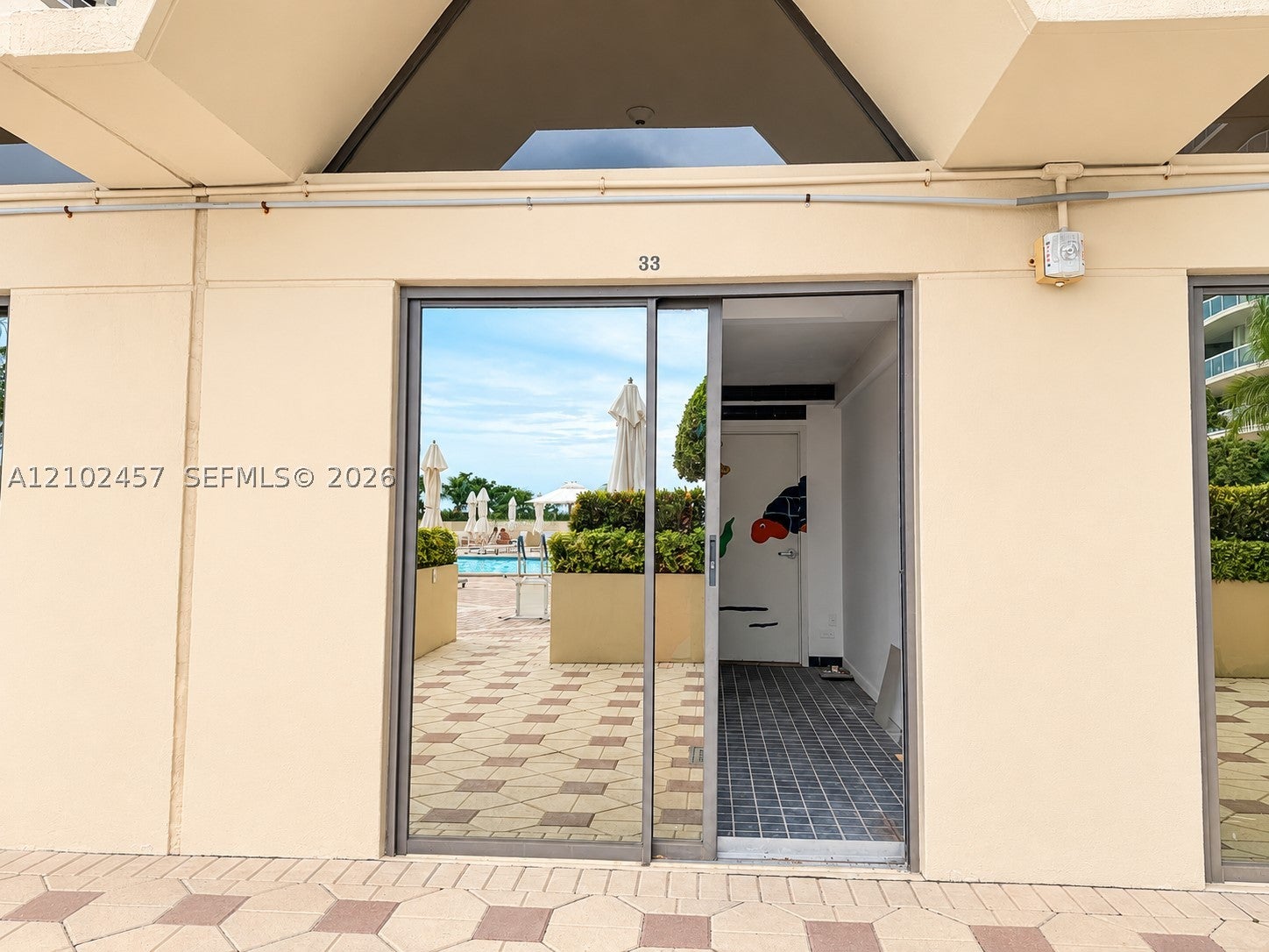 20191 E Country Club Dr CA33