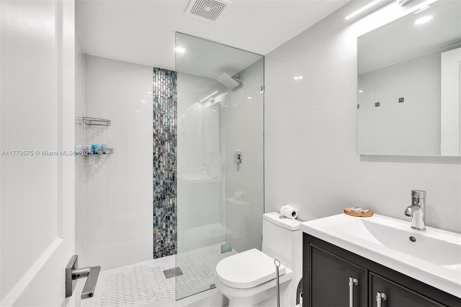 LAUDERDALE - Residential Lease