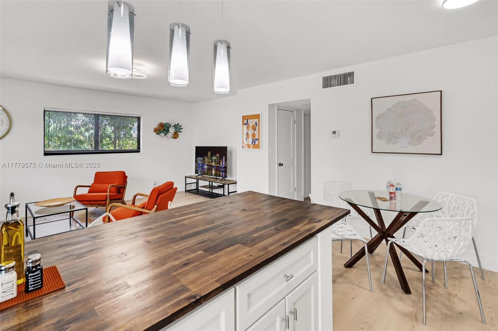 LAUDERDALE - Residential Lease