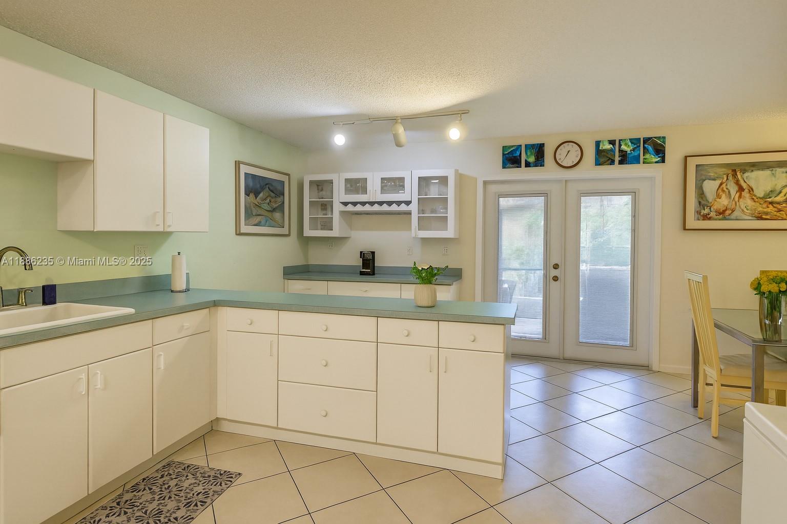 VALENCIA VILLAGE CONDO PH - Residential