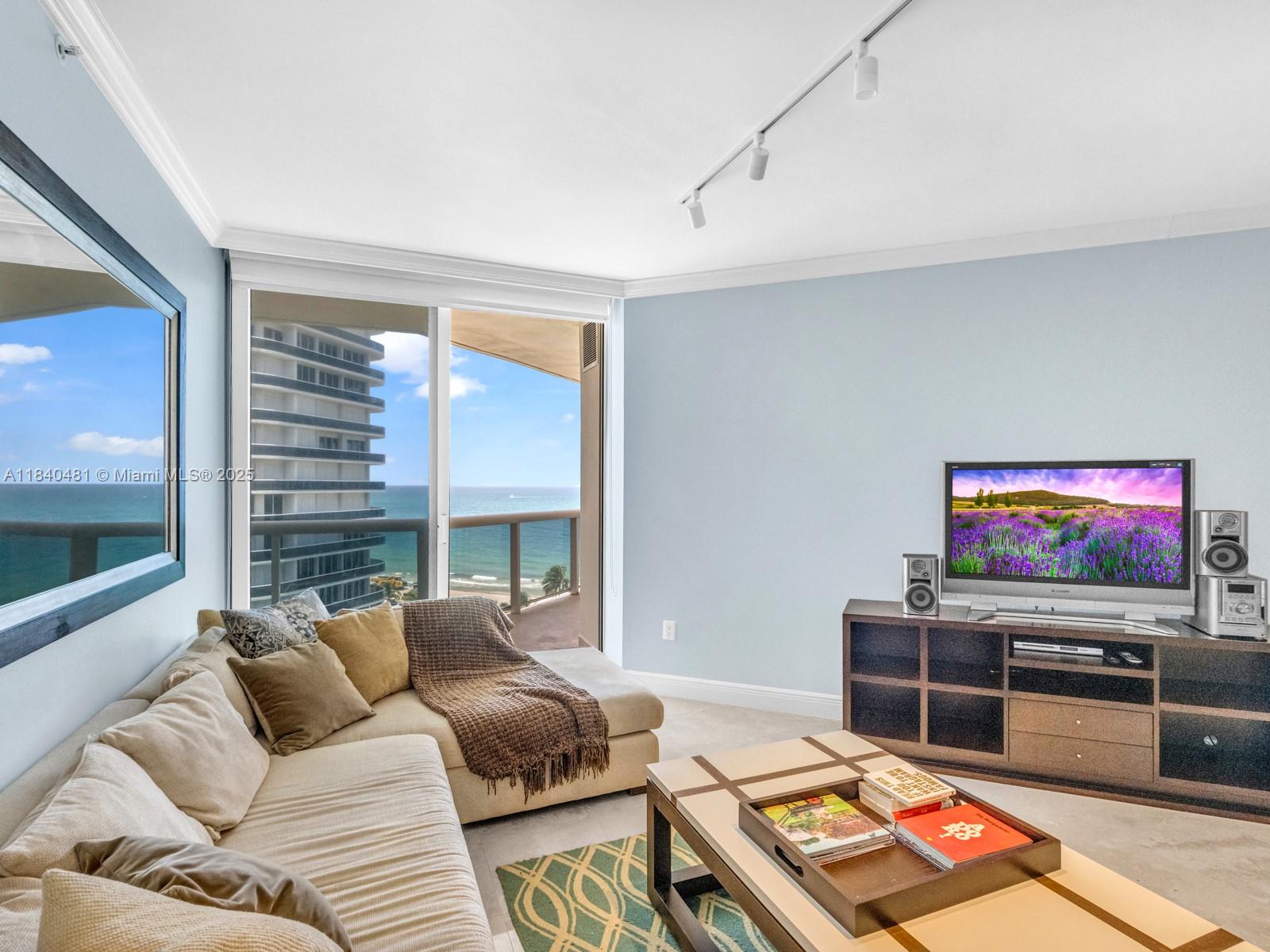 SOLIMAR CONDO - Residential