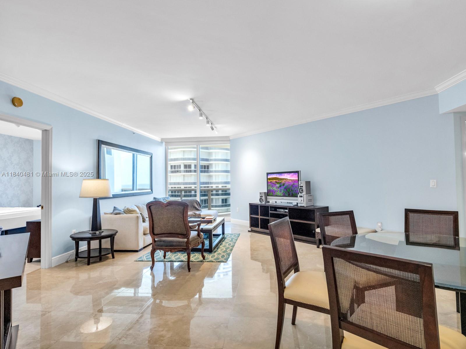 SOLIMAR CONDO - Residential