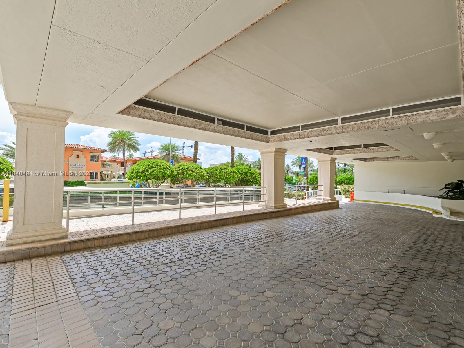 SOLIMAR CONDO - Residential