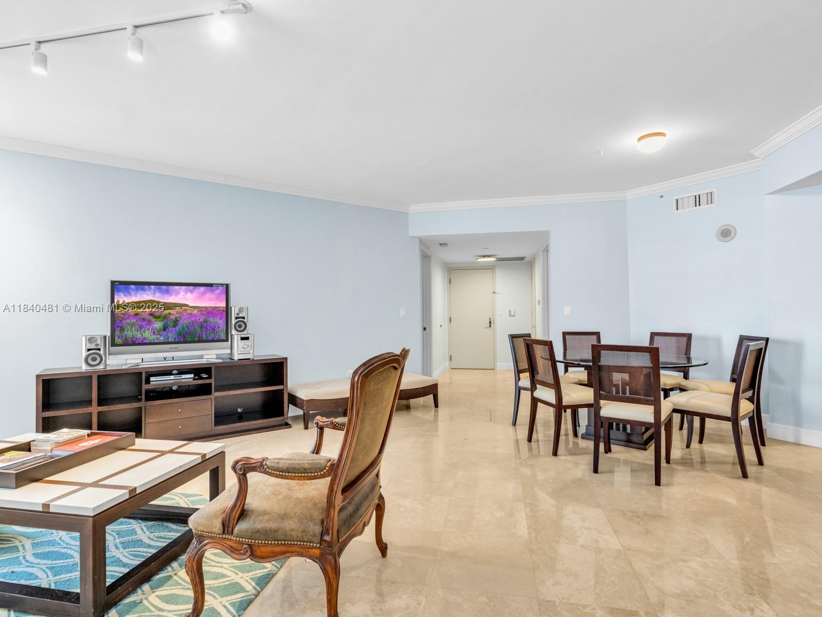 SOLIMAR CONDO - Residential