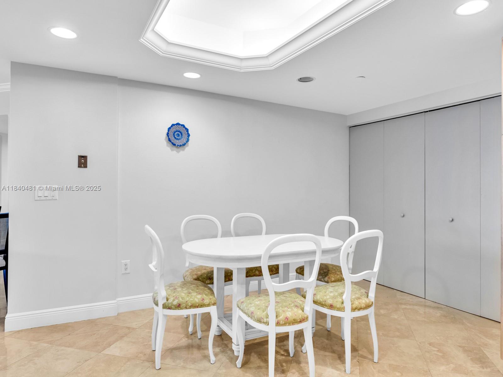 SOLIMAR CONDO - Residential