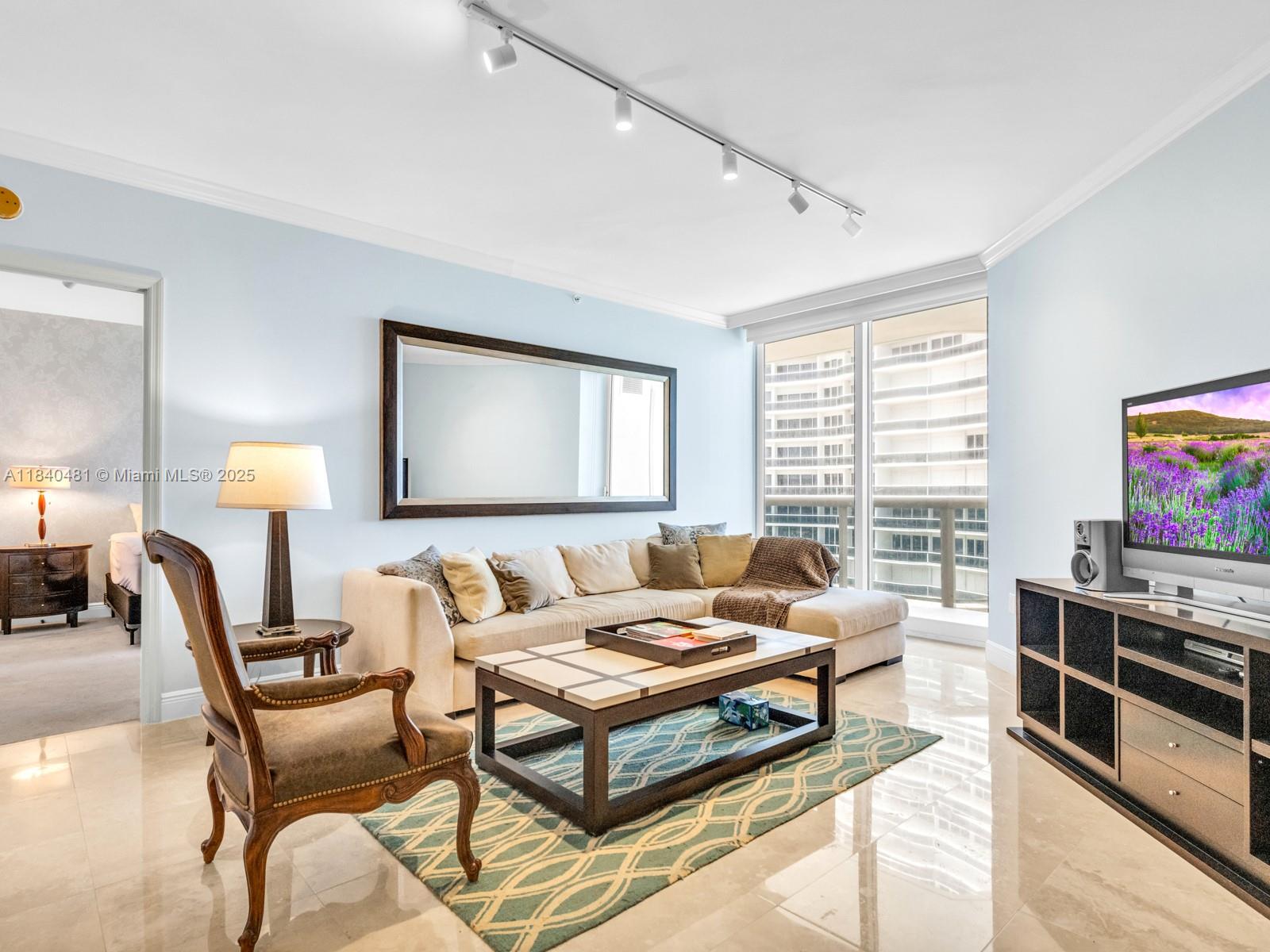 SOLIMAR CONDO - Residential