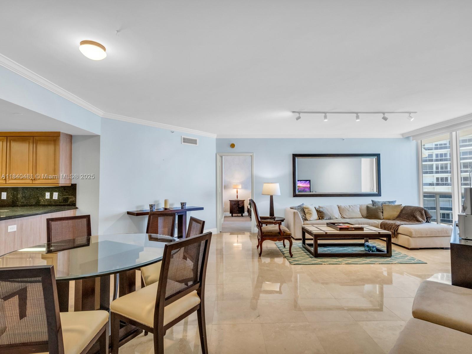 SOLIMAR CONDO - Residential