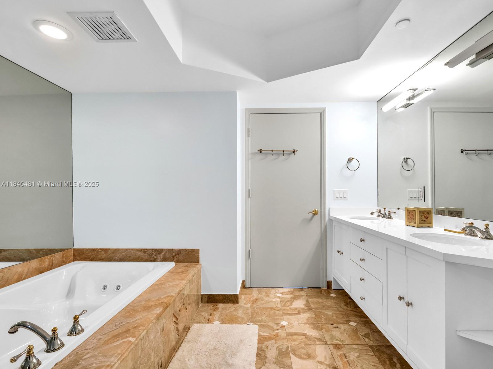 SOLIMAR CONDO - Residential