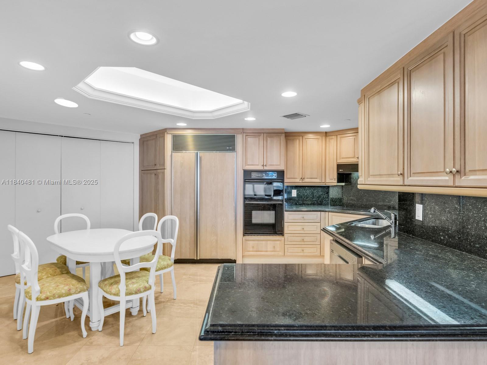 SOLIMAR CONDO - Residential