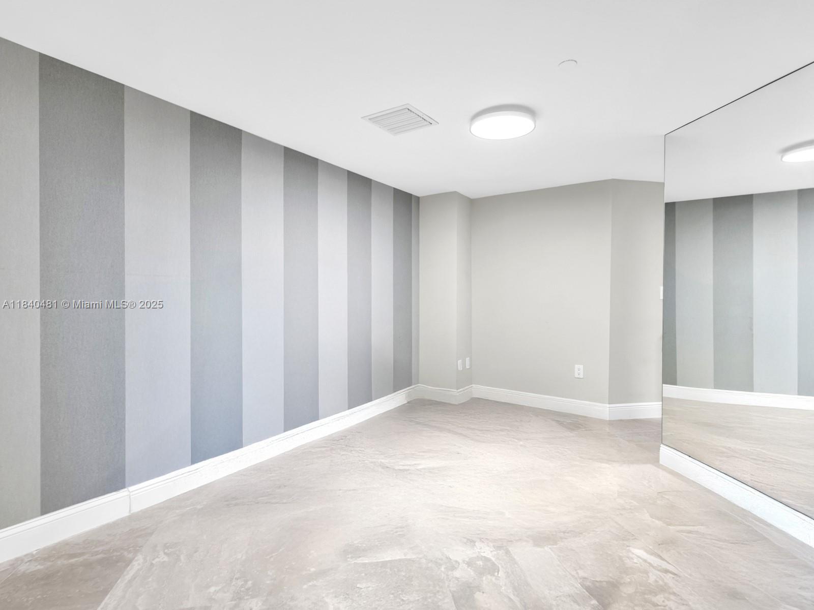 SOLIMAR CONDO - Residential