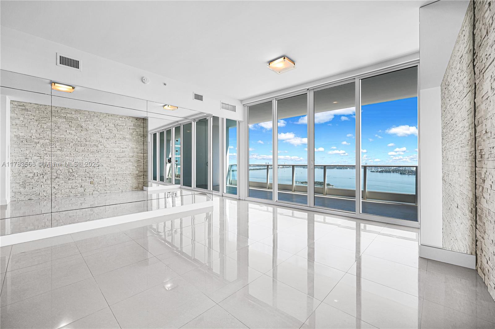 PARAMOUNT BAY - Residential