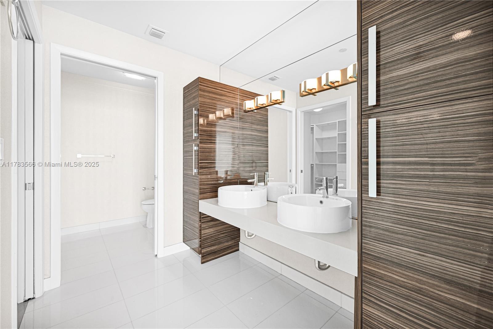 PARAMOUNT BAY - Residential