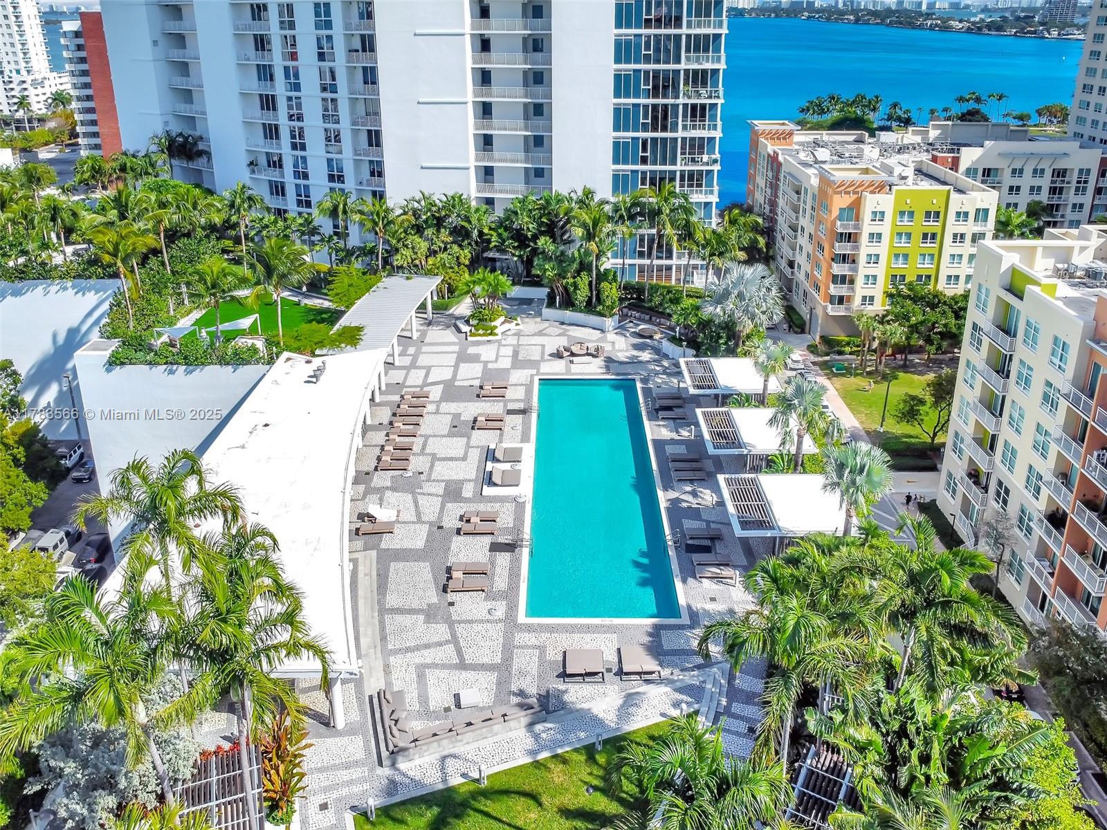 PARAMOUNT BAY - Residential
