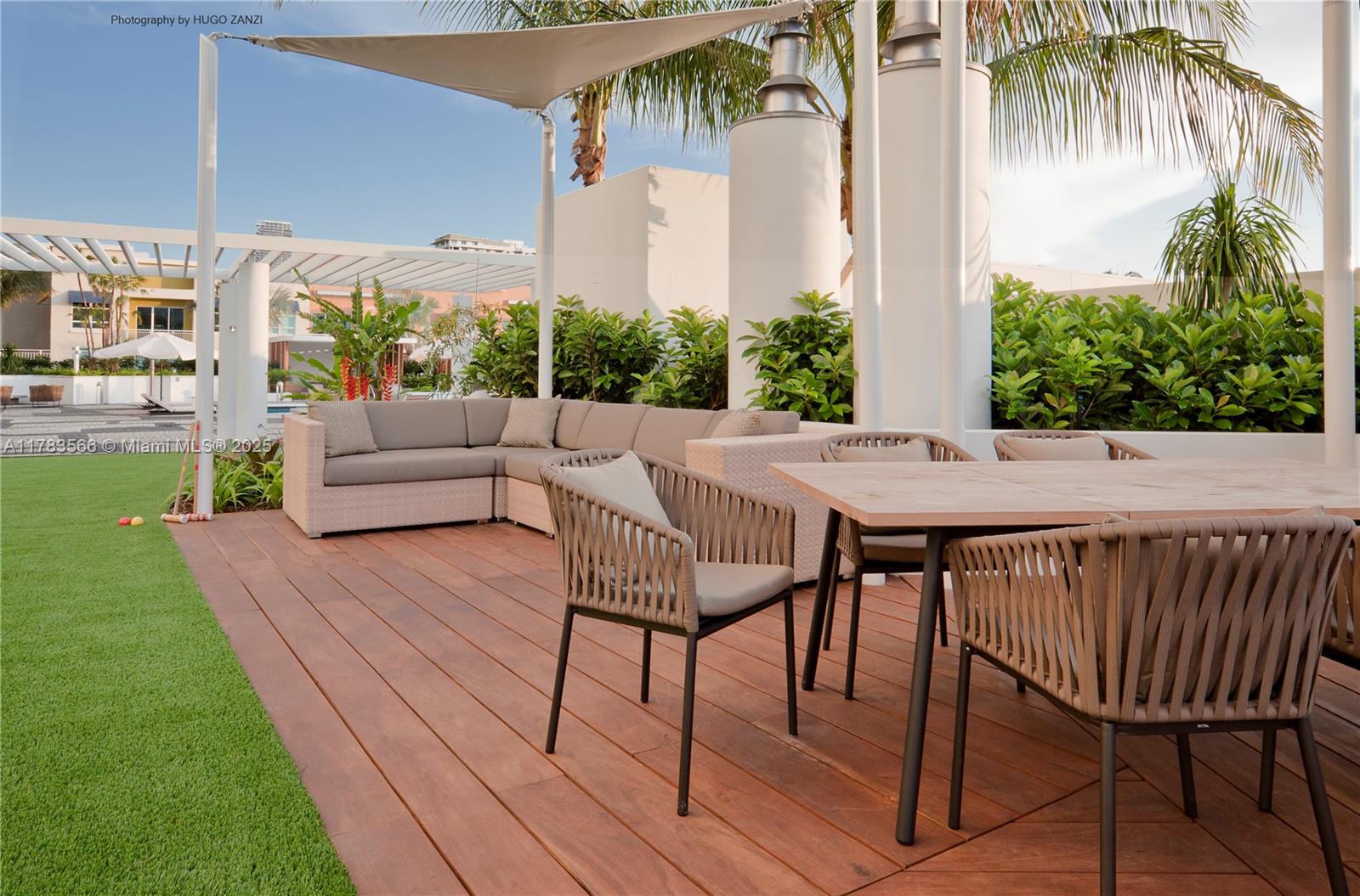 PARAMOUNT BAY - Residential