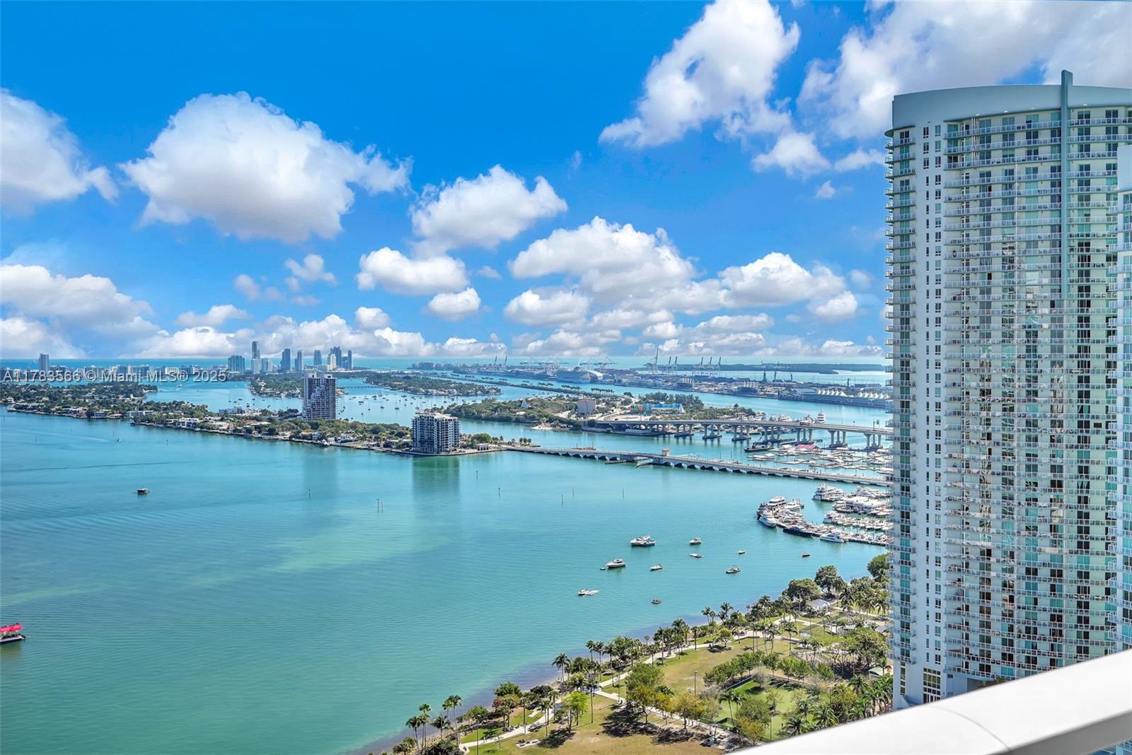 PARAMOUNT BAY - Residential