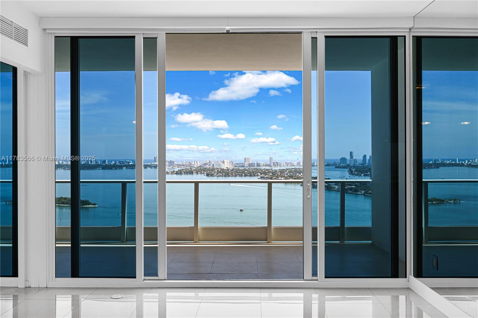 PARAMOUNT BAY - Residential