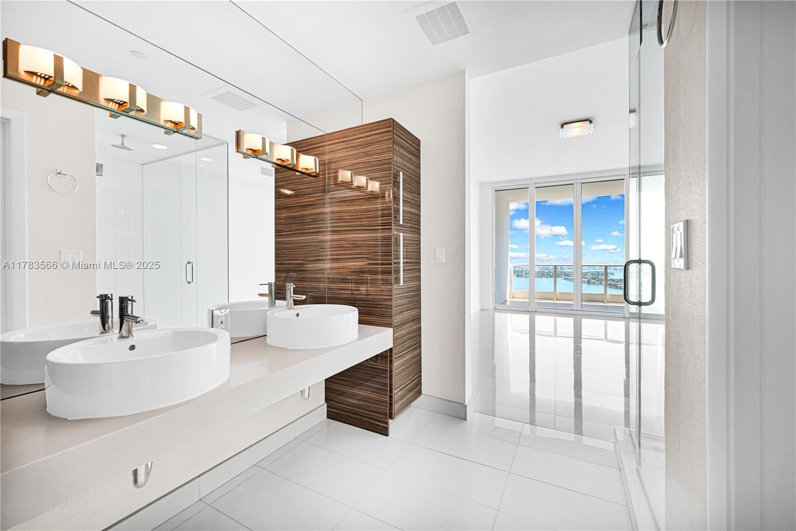 PARAMOUNT BAY - Residential