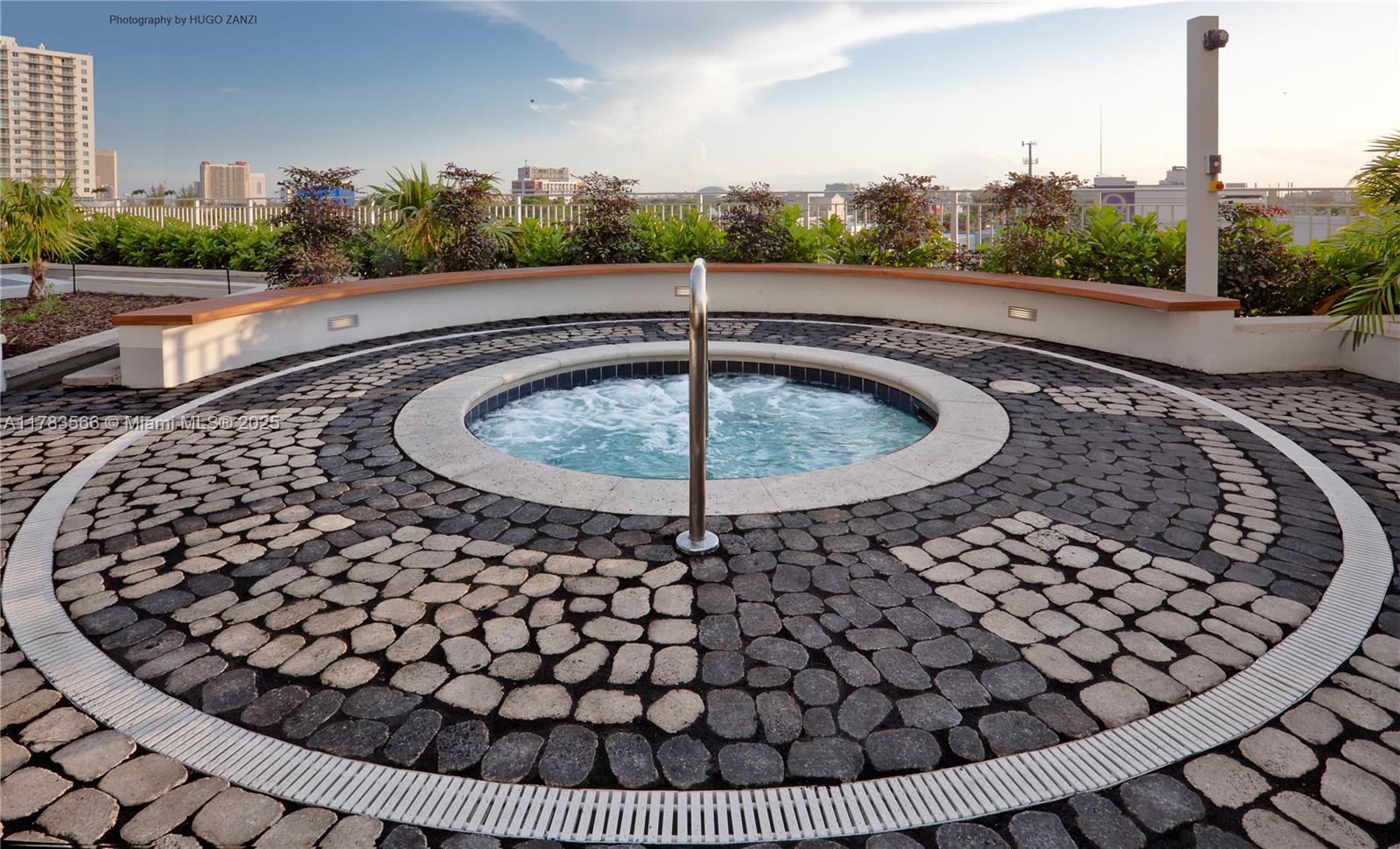 PARAMOUNT BAY - Residential