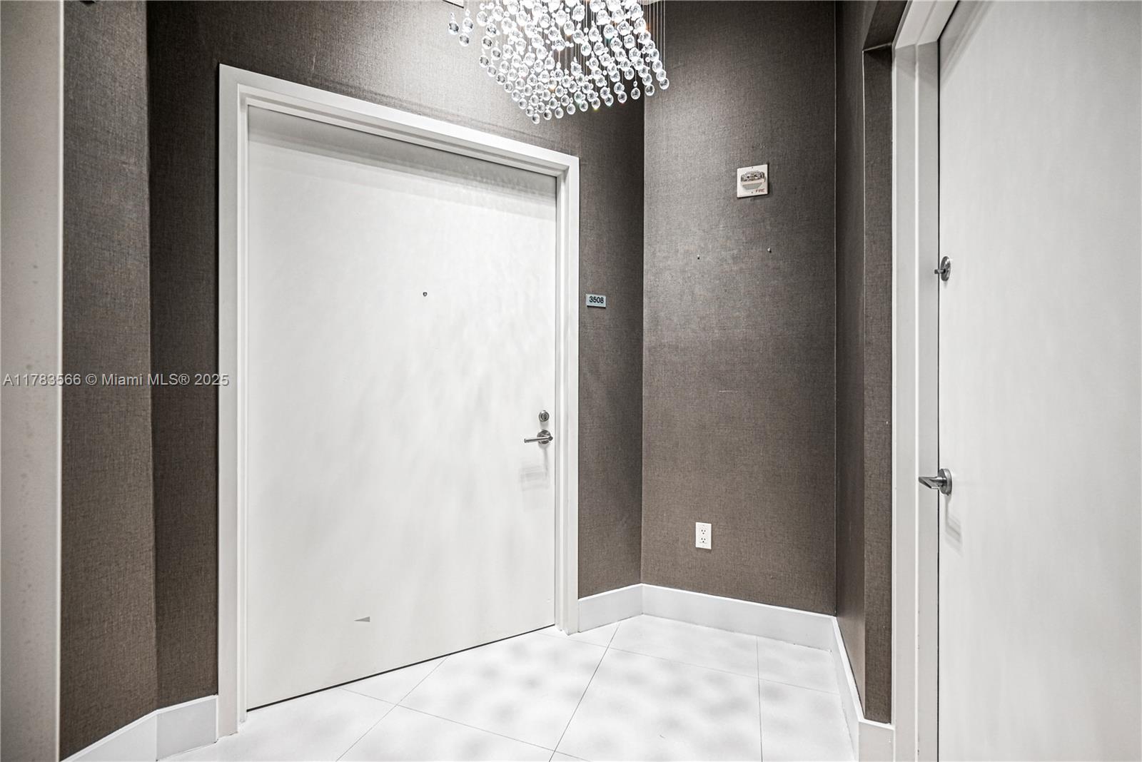 PARAMOUNT BAY - Residential