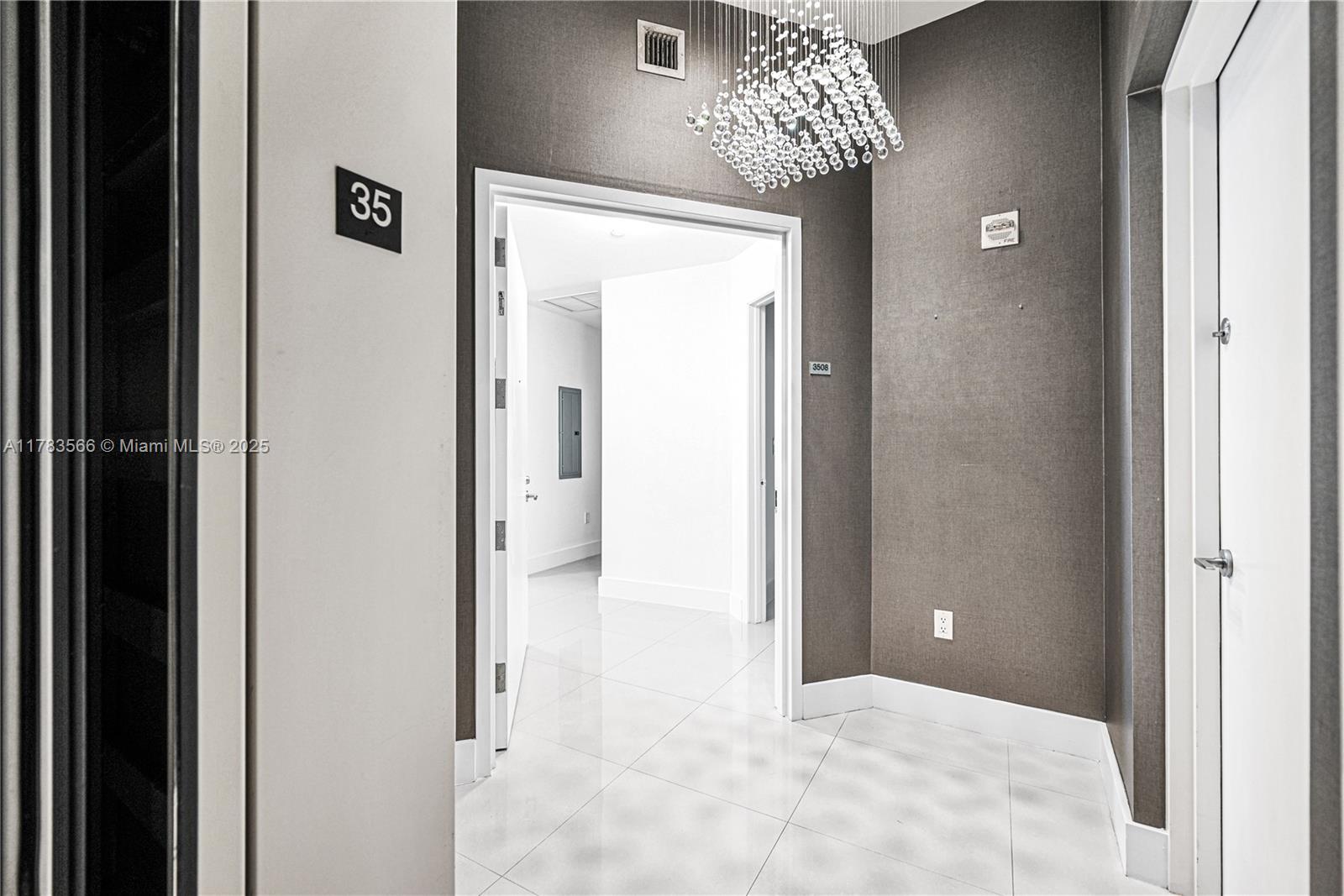 PARAMOUNT BAY - Residential